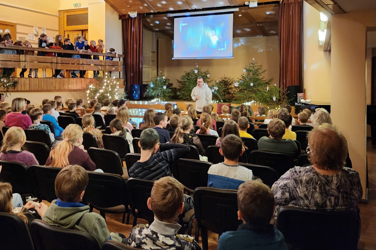 muzikālu izrādi ,,Ziemassvētku jampadracis’’