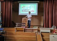 Aktu zāle, projektu darba prezentēšana, puisis st;asta, projektors