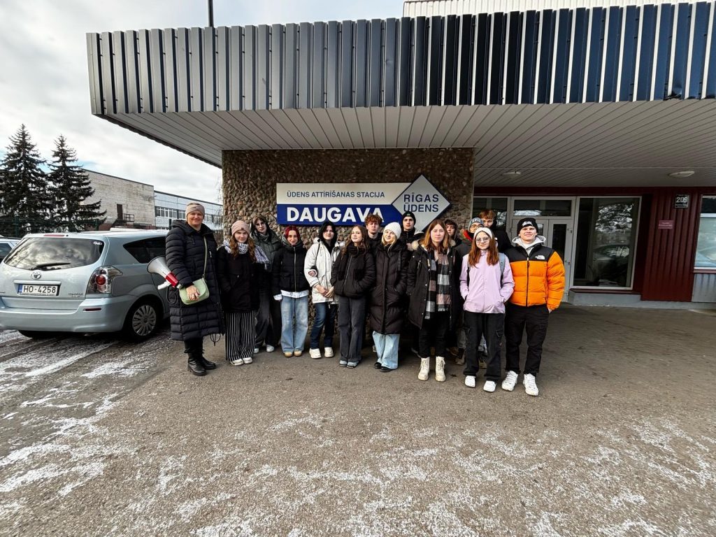 Klases ekskursija, skolēni, ūdens attīrīšanas stacija daugava