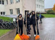Skolnieces ar grābekļiem